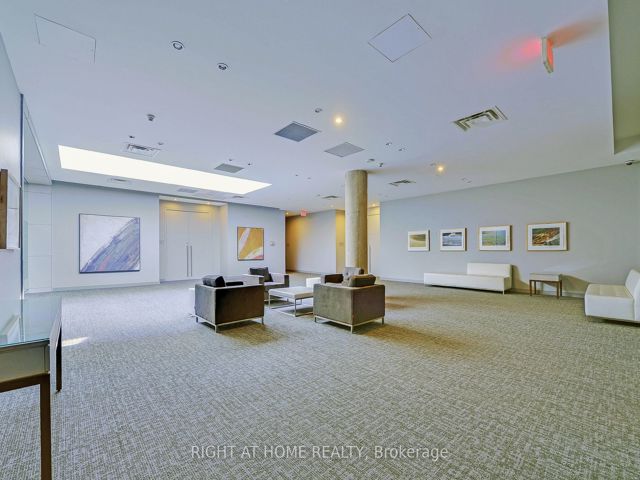 1020 - 637 Lake Shore Blvd W
