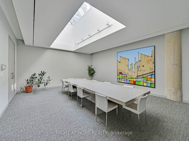 1020 - 637 Lake Shore Blvd W