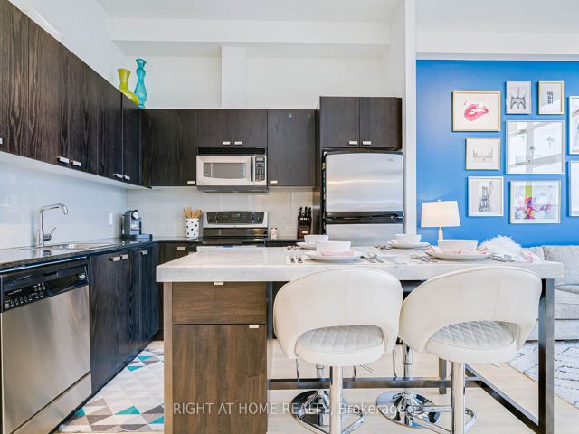 1020 - 637 Lake Shore Blvd W
