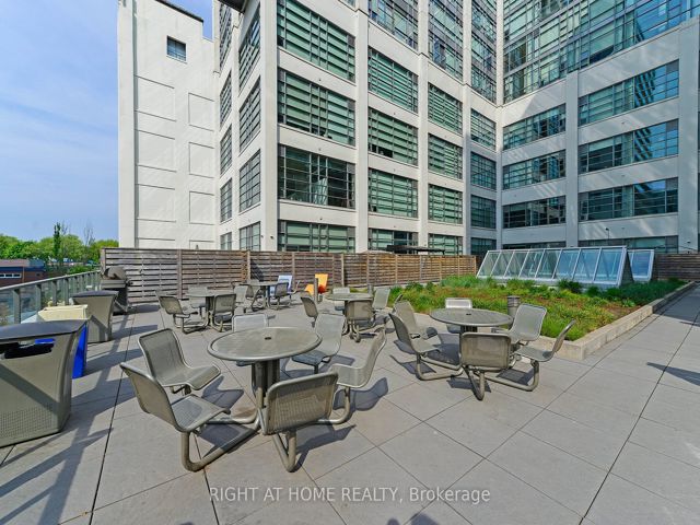 1020 - 637 Lake Shore Blvd W