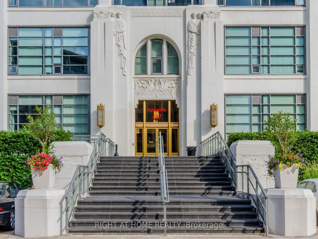 1020 - 637 Lake Shore Blvd W