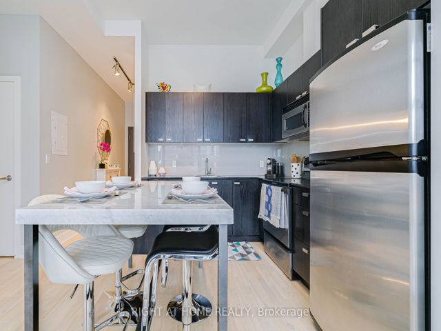 1020 - 637 Lake Shore Blvd W
