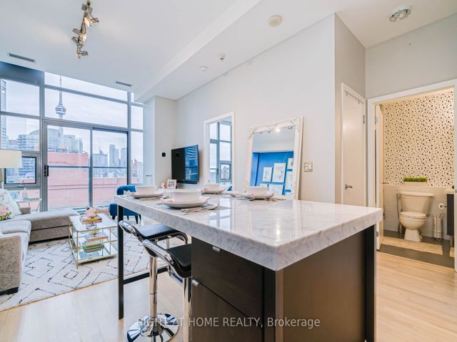 1020 - 637 Lake Shore Blvd W