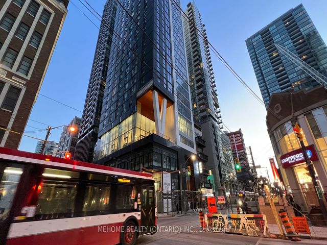 1205 - 357 King St W