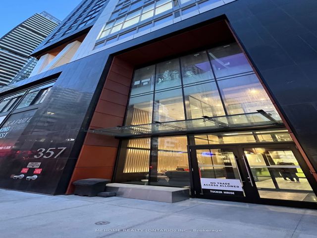 1205 - 357 King St W