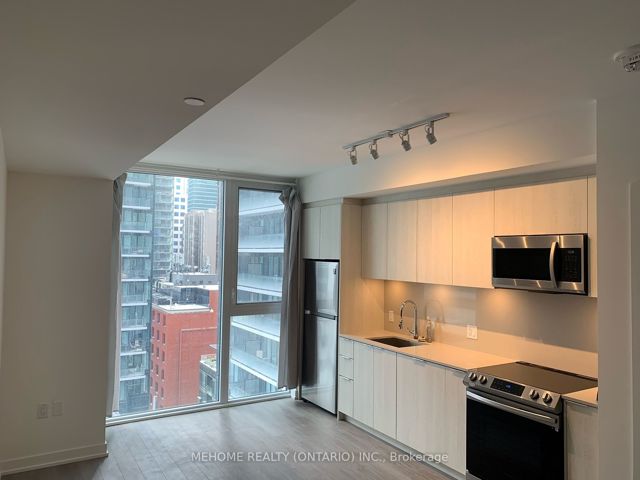 1205 - 357 King St W