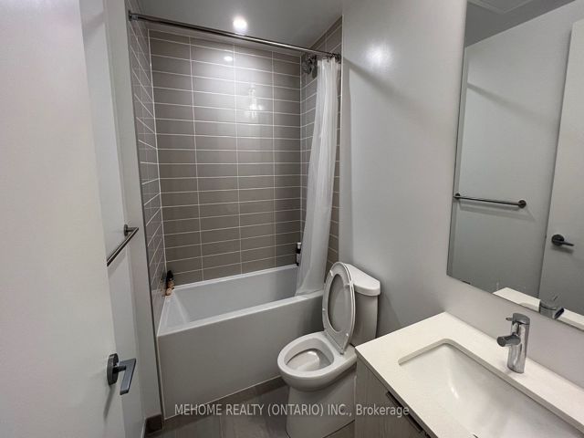 1205 - 357 King St W