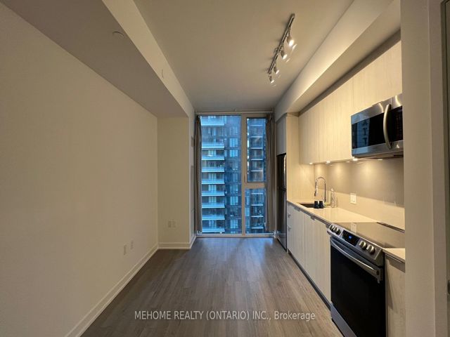 1205 - 357 King St W