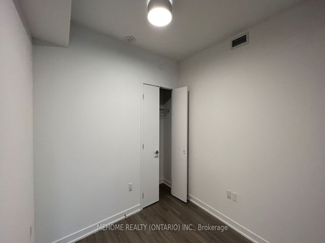 1205 - 357 King St W