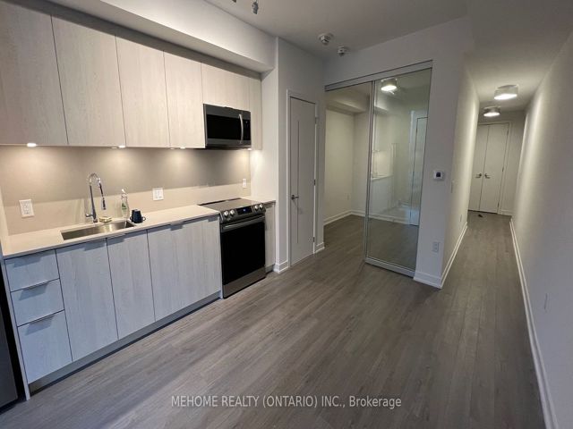 1205 - 357 King St W