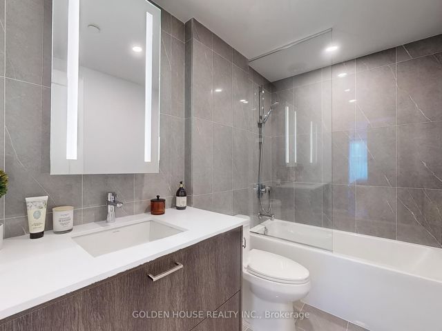 903 - 30 Inn On The Park Dr
