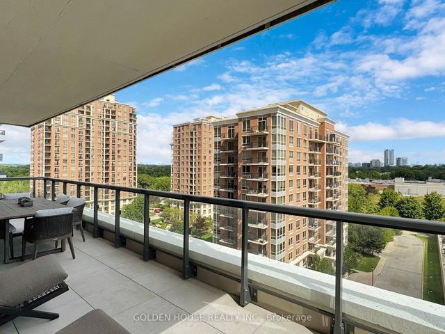 903 - 30 Inn On The Park Dr