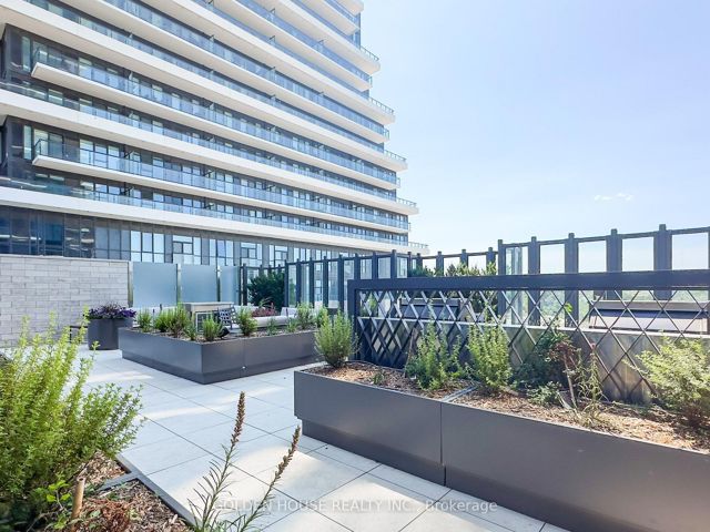 903 - 30 Inn On The Park Dr