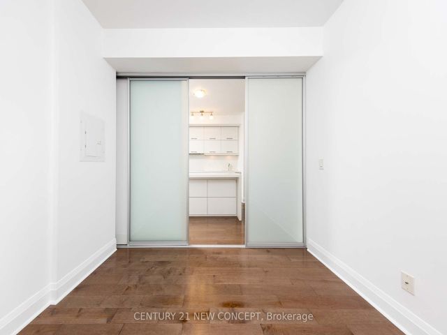 1006 - 65 St Mary St
