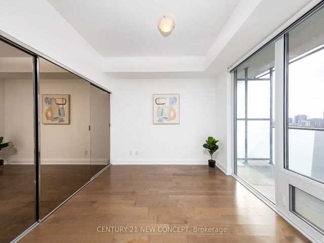 1006 - 65 St Mary St