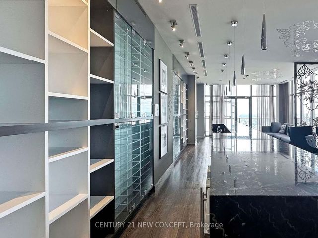 1006 - 65 St Mary St
