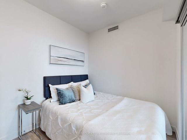 2605 - 70 Princess St
