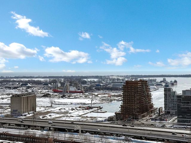 2605 - 70 Princess St