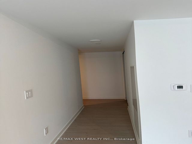 805 - 65 Mutual St E