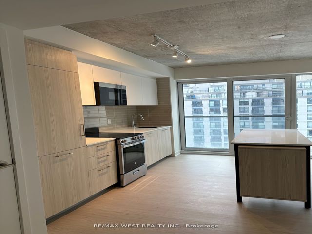 805 - 65 Mutual St E