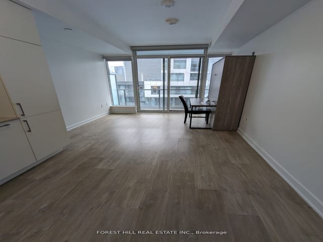 1716W - 27 Bathurst St