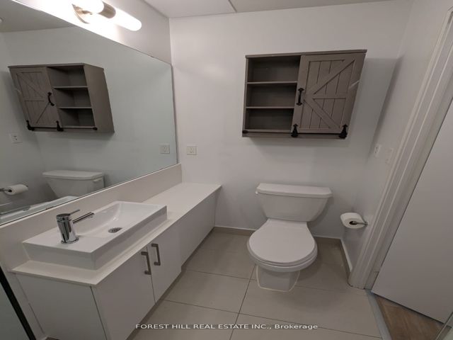 1716W - 27 Bathurst St