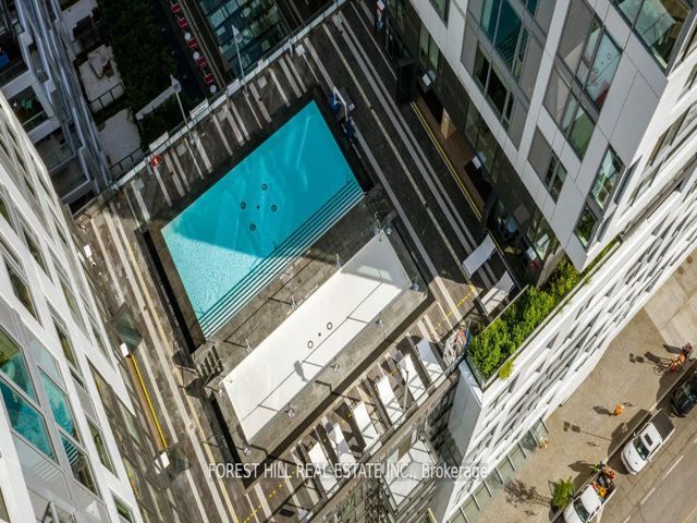 1716W - 27 Bathurst St