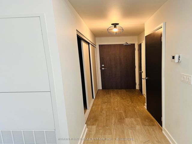 1716W - 27 Bathurst St