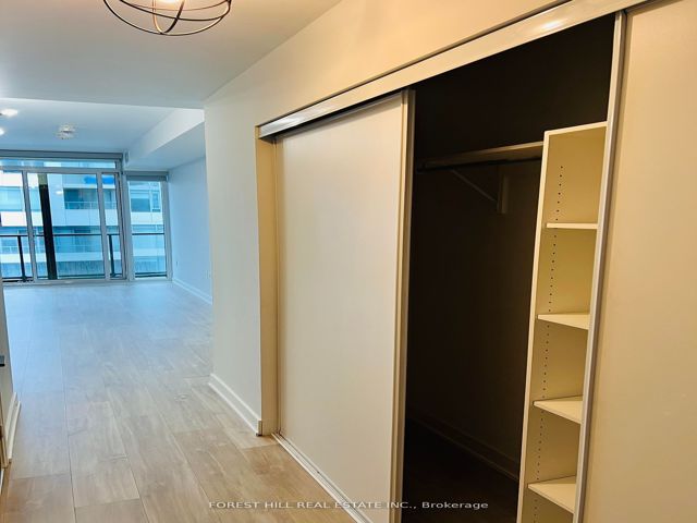 1716W - 27 Bathurst St