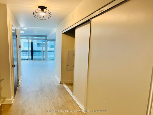 1716W - 27 Bathurst St