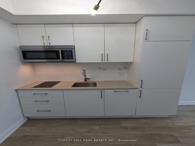 1716W - 27 Bathurst St