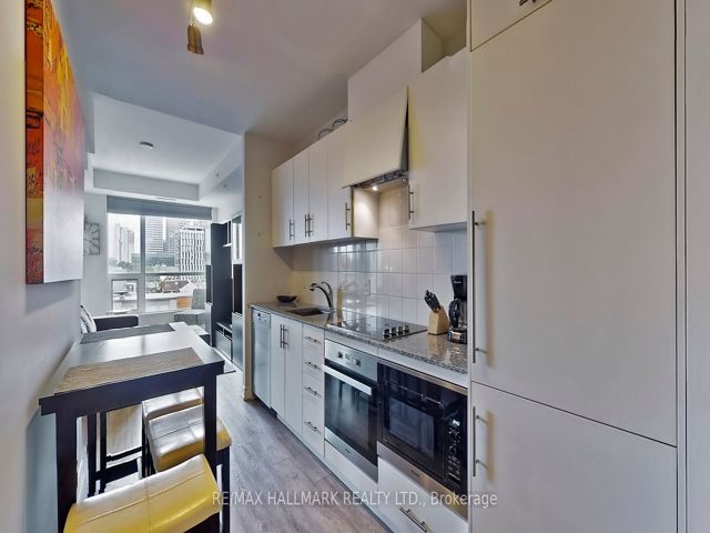 518 - 23 Glebe Rd W