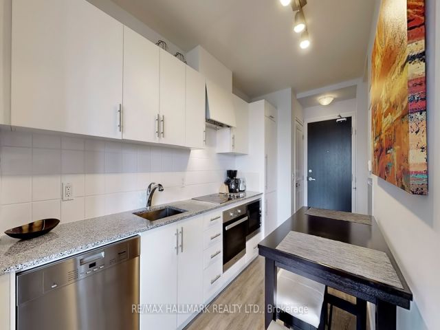 518 - 23 Glebe Rd W