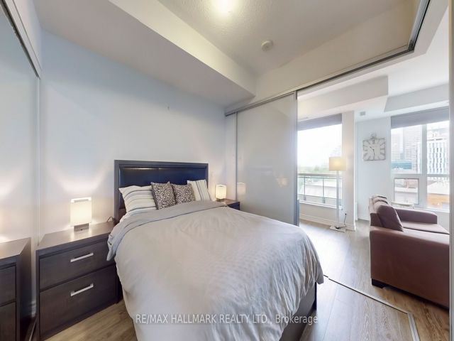 518 - 23 Glebe Rd W