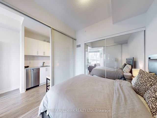 518 - 23 Glebe Rd W