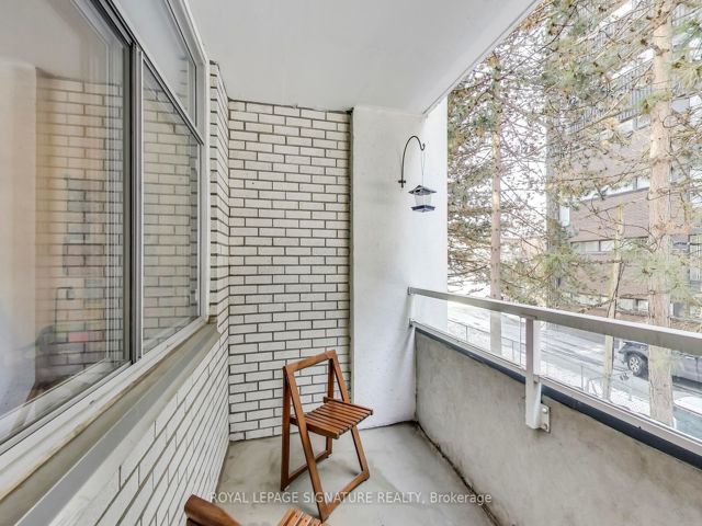 212 - 335 Lonsdale Rd