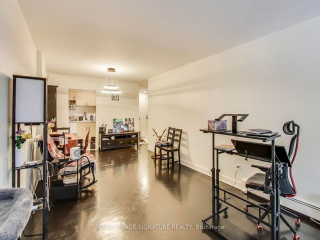 212 - 335 Lonsdale Rd