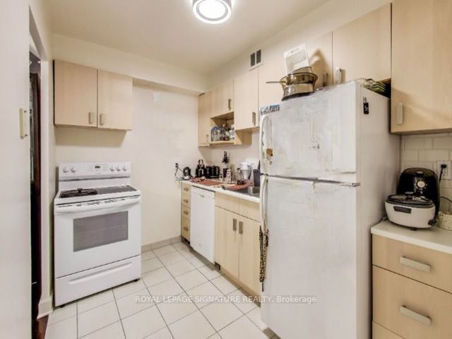 212 - 335 Lonsdale Rd