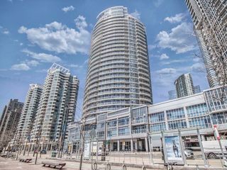 910 - 218 Queens Quay  W