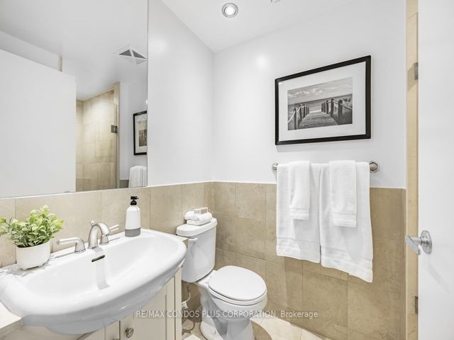 910 - 218 Queens Quay  W