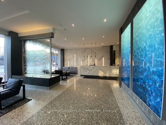 910 - 218 Queens Quay  W