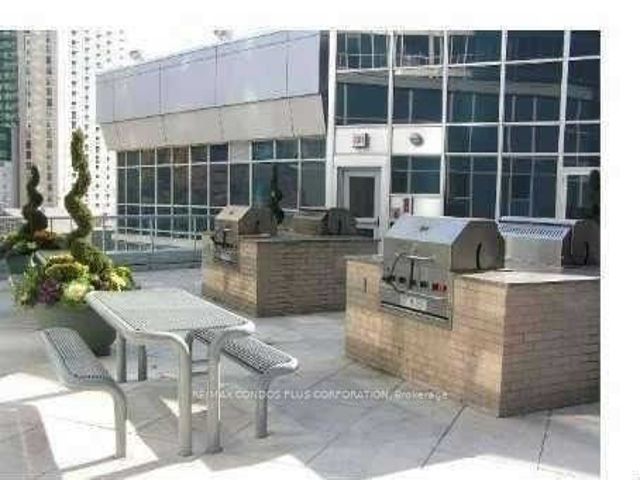910 - 218 Queens Quay  W