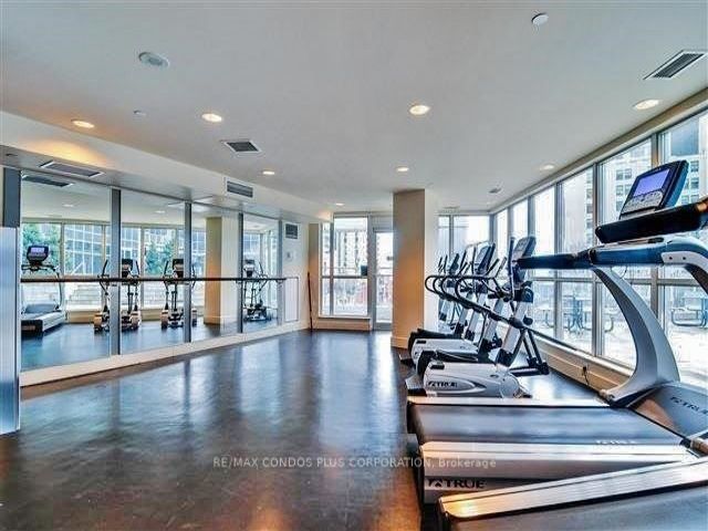 910 - 218 Queens Quay  W