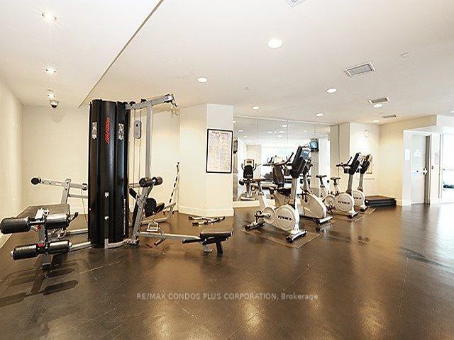 910 - 218 Queens Quay  W