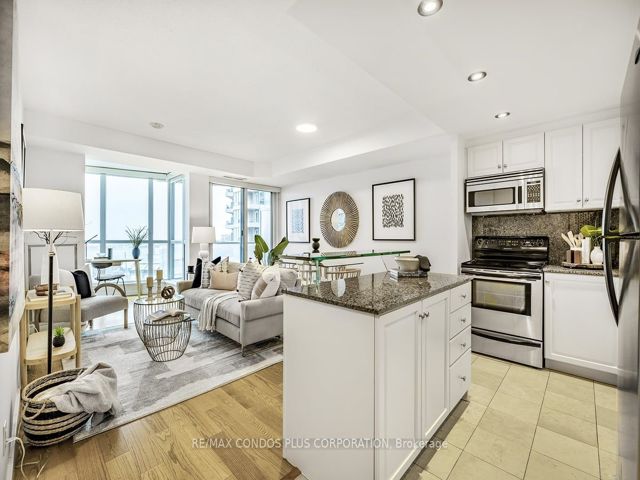 910 - 218 Queens Quay  W