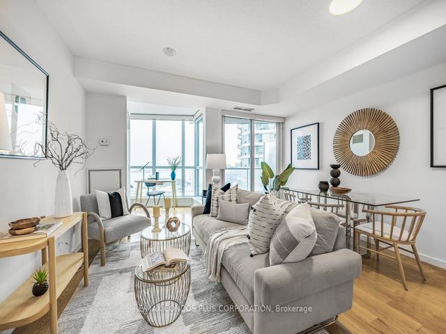 910 - 218 Queens Quay  W