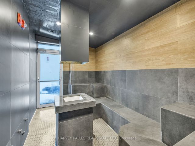 408 - 3018 Yonge St