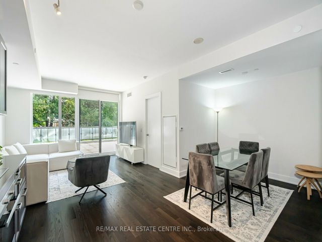 214 - 3018 Yonge St