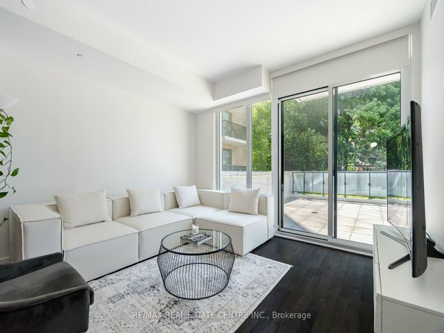 214 - 3018 Yonge St