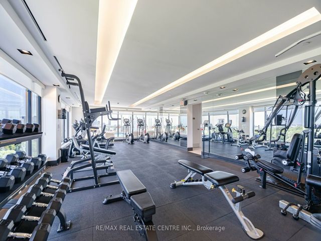 214 - 3018 Yonge St